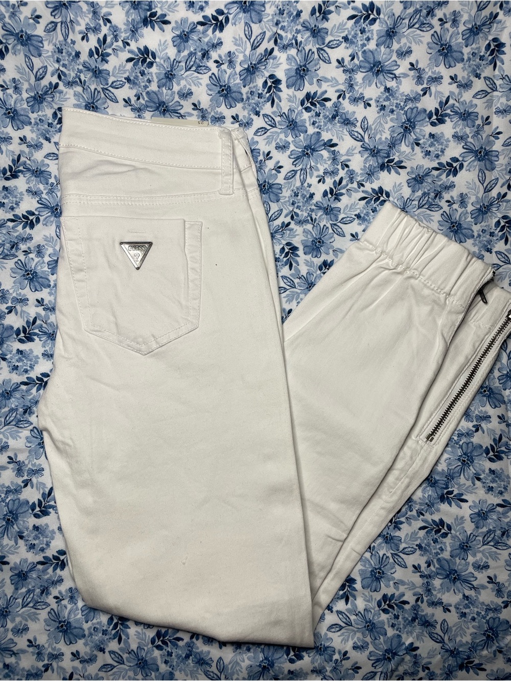 Guess White High-Rise Skinny Jeans with Zip Ankle